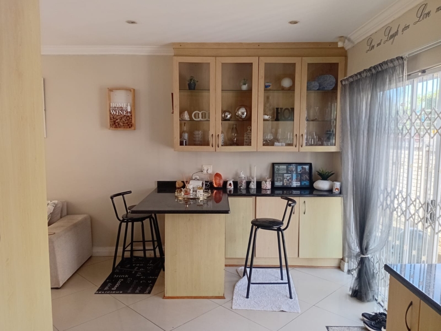 To Let 3 Bedroom Property for Rent in Beacon Bay North Eastern Cape